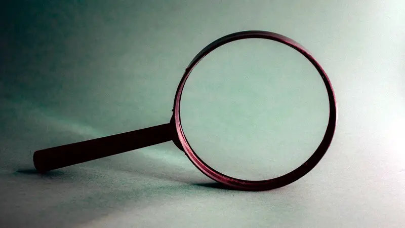 A magnifying glass with a blank background.